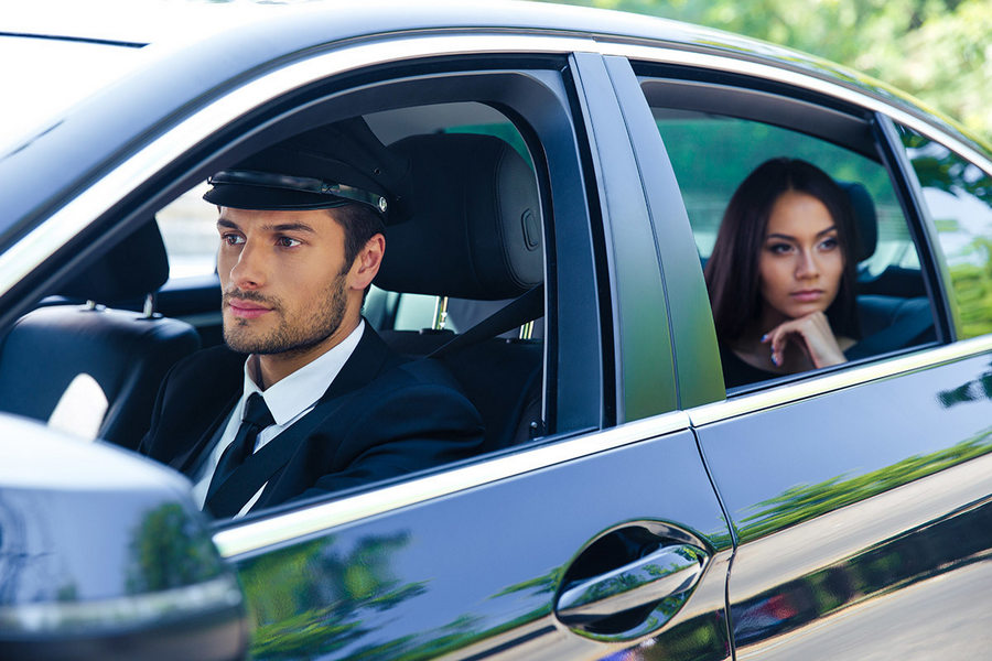 What Can You Expect from a Professional Chauffeur?